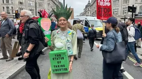 Thousands Protesters Gather in Downtown London to Denounce President Trump's Return Diplomatic Journey
